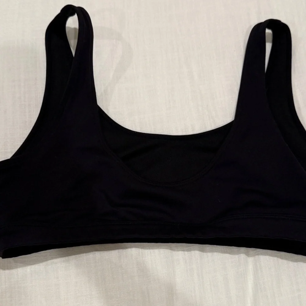 ALO Yoga Black Sports Bra Whith With Logo - Picture 3 of 3